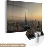 MuchoWow® Glasschilderij 30x20 cm - Schilderij acrylglas - Zonsondergang achter de Burj Khalifa en Dubai - Foto op glas - Schilderijen