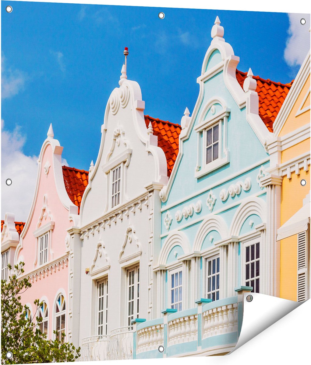 Gards Tuinposter Aruba Kleurrijke Huisjes - Nederlandse Antillen - 90x90 cm - Tuindoek - Tuindecoratie - Wanddecoratie buiten - Tuinschilderij Multikleur