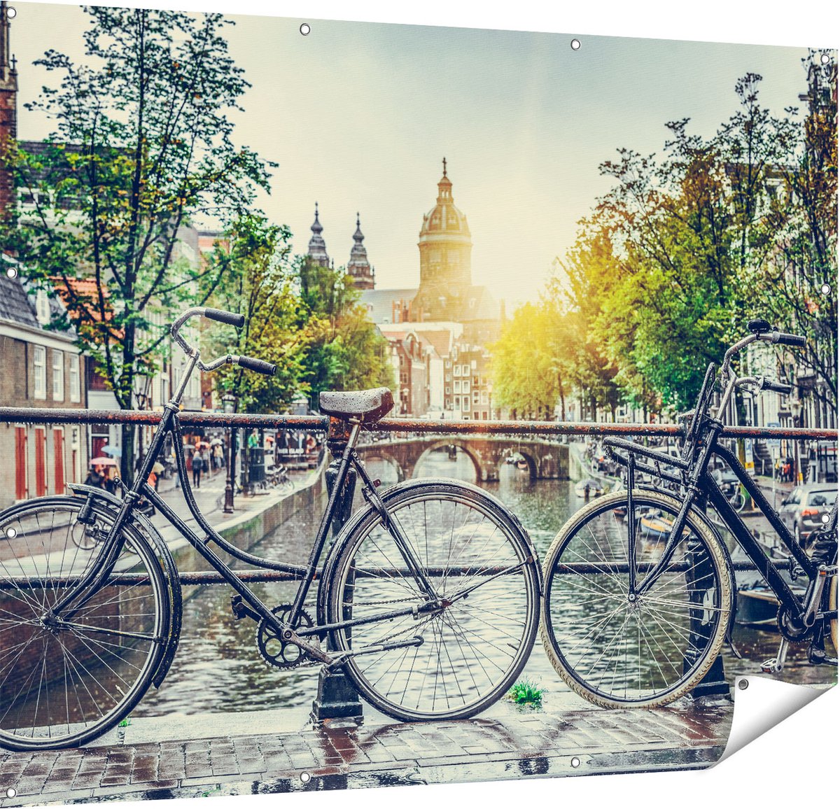 Gards Tuinposter Amsterdamse Brug bij een Gracht met Zonsondergang - 150x120 cm - Tuindoek - Tuindecoratie - Wanddecoratie buiten - Tuinschilderij Multikleur
