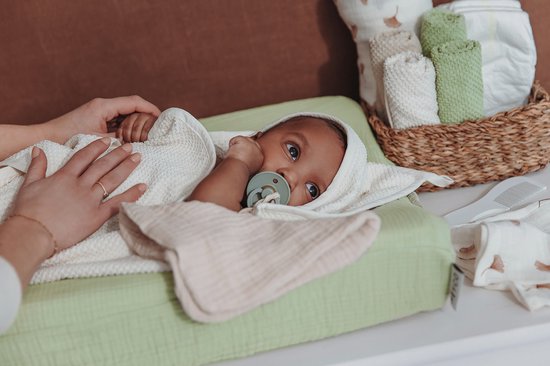 Meyco Baby Uni aankleedkussenhoes - pre-washed hydrofiel - soft olive - 50x70cm — afbeelding 2