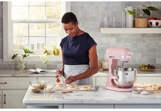 KitchenAid Artisan Standmixer met in Hoogte Verstelbare Kom - Krachtig, stil, 11 snelheden, roestvrijstalen accessoires en capaciteit van 6,6L - Dried Rose van KitchenAid — afbeelding 3