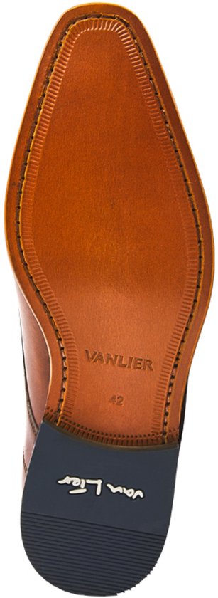 Onderkant van een bruine veterschoen met het opschrift 'VANLIER' in de zool.