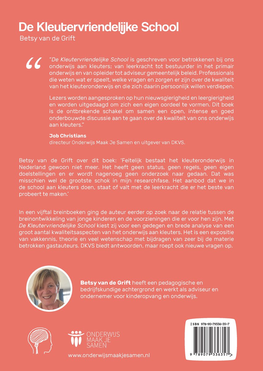 Portretfoto van Betsy van de Grift, met witte achtergrond en tekst.