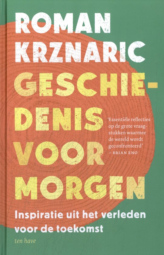 Boek "Geschiedenis voor morgen" van Roman Krznaric. De titel is in grote letters op een houten cirkel geplaatst. Achtergrond is groen.