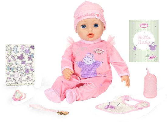 Baby pop in roze pyjama met schaap, muts, speen, flesje, slabbertje en boekje.