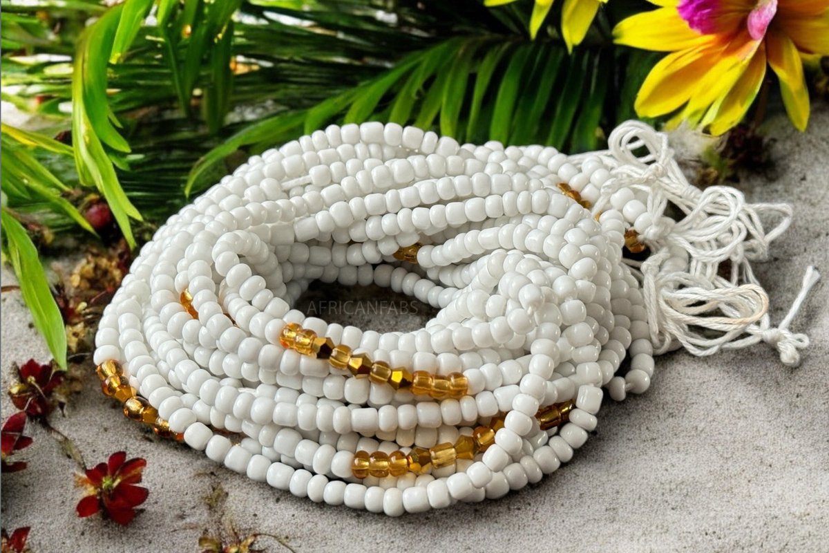 AfricanFabs® Waist Beads / Afrikaanse Heupketting - Abiéyuwa - Wit / goud (Traditioneel niet-elastisch koord) - Buikketting - Taille ketting