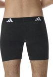 Achteraanzicht van zwarte adidas boxershort met witte adidas-logo's op de elastische tailleband.
