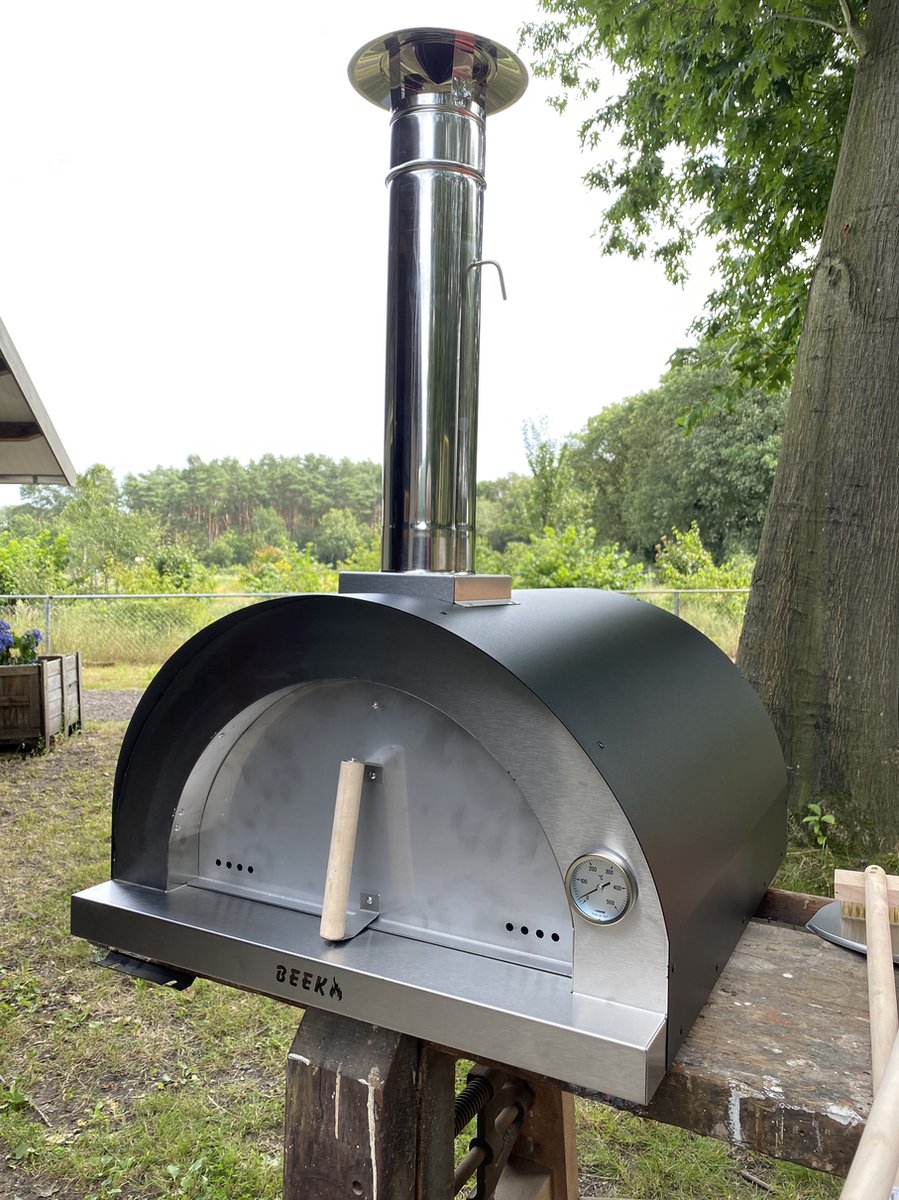BEEK - Classico 70 - pizzaoven inclusief Hoes Pizzaschep en ovenborstel - houtgestookt - Zwart - tot 2 pizza's tegelijk
