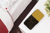 Bookcase Geschikt voor iPhone 11 Pro Max telefoonhoesje - Stippen - Okergeel - Zwart - Met vakjes - Wallet case met magneetsluiting