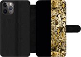 Bookcase Geschikt voor iPhone 11 Pro Max telefoonhoesje - Slang - Goud - Luxe - Met vakjes - Wallet case met magneetsluiting