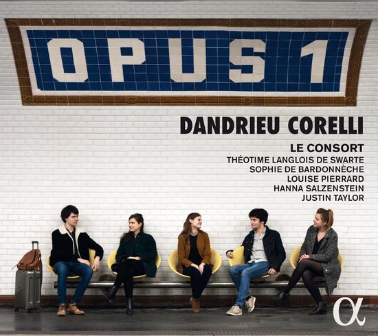 Vijf jonge musici zitten op gele stoelen in een metrostation. Titel: Opus 1, Dandrieu Corelli, Le Consort.