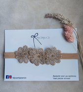 Haarband geborduurd beige grote bloemen