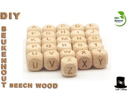 Bob Online ™ - A t/m Z (26 Stuks) Vierkant Beukenhout Kralen 12mm met ca. 3.5mm Gaatje – Houten Letter Kubus Kralen – DIY Houten Alfabet Kralen Laser Gegraveerd – 12mm Beech Wood A to Z Lazer Engraved Letter Beads – Doe-het-zelf Houten Alfabet Kralen