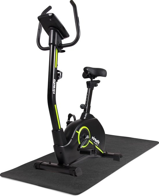 Zwarte hometrainer met groene accenten op een zwarte mat.