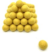 MooiVilt - viltballetjes - 30 stuks - geel - 2,2cm - hobby - wolvilt - handwerk - wolkralen - handgemaakt - creatief - Fairtrade