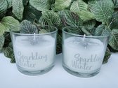 Set van 2 waxinelichten/theelichten in glas met de tekst sparkling winter in zilver en zilveren ster