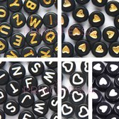 Letterkralen set met hartjes – Unieke mix 450 stuks – Zwart/Goud – Zwart/Wit – 7mm kraal – Alfabet kralen – Zelf sieraden maken voor kinderen en volwassenen – DIY