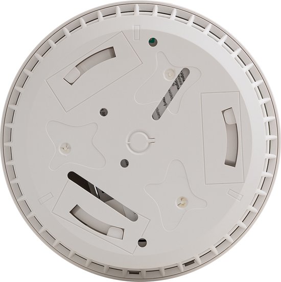 Onderkant van een witte FireAngel rookmelder met montagedetails en ventilatieopeningen.