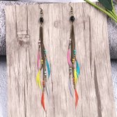Lange Bohemian oorbellen met multicolor veren