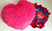 Gustiana Liefdespakket - i Love Milka Chocolade + Hart kussen Fel Roze 45cm