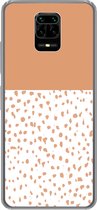 Geschikt voor Xiaomi Redmi Note 10 Lite hoesje - Stippen - Oranje - Wit - Siliconen Telefoonhoesje