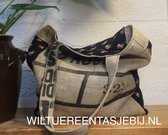 wiltuereentasjebij.nl" Handtas 'Fleurig' Jutetas Trendy shopper Schoudertas Baggytas stijlvol  damestas Boho handgemaakt shoppingtas Shopping duurzaam recycle upcyclebag fashion ta