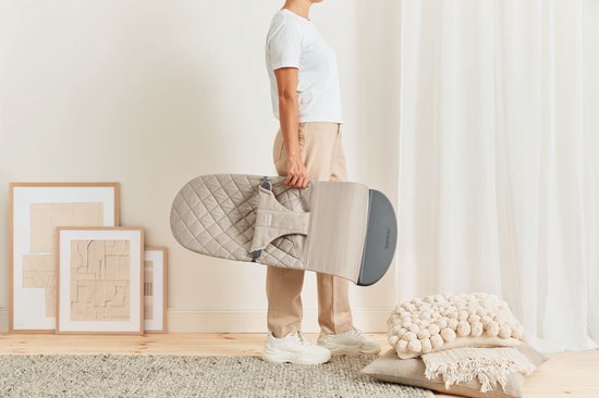 BabyBjörn Wipstoel Bliss - Cotton klassiek quilt - Zandgrijs - Ergonomisch - Verstelbaar - Inklapbaar