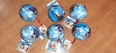 disney frozen set van 6 kerstballen  voorzien van rood ophanglint kunnen opengemaakt worden voor presentje