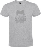 Grijs t-shirt met tekst 'EAT SLEEP GAME REPEAT' print Zilver  size XL