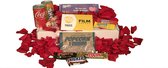 Romantisch Liefdespakket Medium - Valentijn cadeautje voor hem en haar - Rozenblaadjes - Milka chocolade - Popcorn - Cola en Fanta