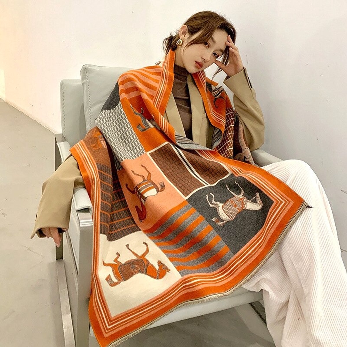 Luxe Kasjmier Dames Sjaal - Extra grote Kasjmier Sjaal - Casmere Shawl - Dames Sjaal - Vrouwen Sjaal - Paardenprint - Luxe Dames Cadeau - Kasjmier - Oranje - Bruin - Wit -Herfsttinten - Herfst