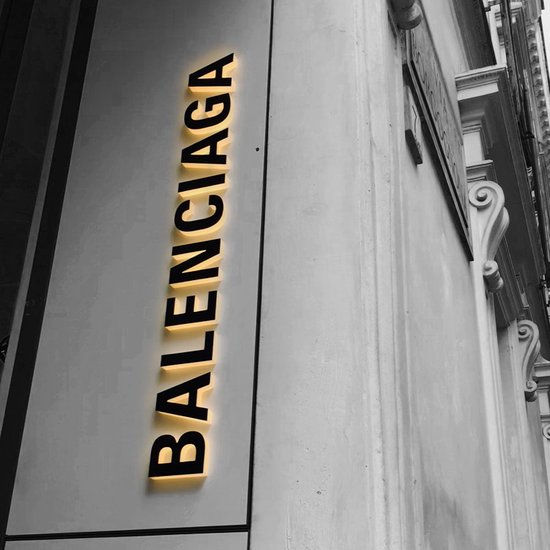 Poster Balenciaga Store - Papier - Meerdere Afmetingen & Prijzen | Wanddecoratie - Interieur - Art - Wonen - Schilderij - Kunst - Artistic Lab