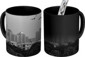 Magische Mok - Foto op Warmte Mok - Skyline van Calcutta in zwart-wit - 350 ML - Uitdeelcadeautjes