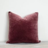 Also Home Unari - Sierkussen - Cushion - 50x50cm - Granaatappel Kleur - Duurzaam - 100% Katoen - Veren Vulling