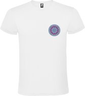 Wit T-shirt met Kleine Mandala in Blauw en Roze kleuren size L