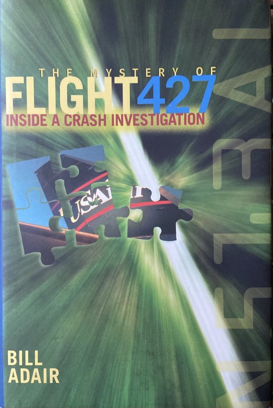 Boekomslag: "The Mystery of Flight 427". Puzzelstukken met "USA" erop vallen uit elkaar op een groene achtergrond.