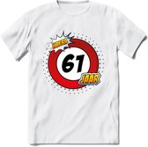 61 Jaar Hoera Verkeersbord T-Shirt | Grappig Verjaardag Cadeau | Dames - Heren | - Wit - 3XL