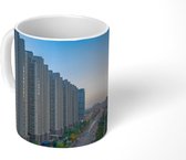 Mok - Appartementencomplexen op een rij - 350 ML - Beker