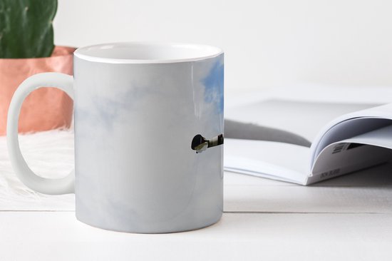 Mug - Mug à café - Avion Spitfire dans un ciel nuageux - Mugs - 350 ML - Tasse - Tasses à café - Tasse à thé - Décoration Sinterklaas - Cadeaux pour enfants - Chaussures cadeaux Sinterklaas