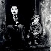 Dibond - Filmsterren / Retro - Charlie Chaplin in wit / grijs / zwart - 100 x 100 cm.