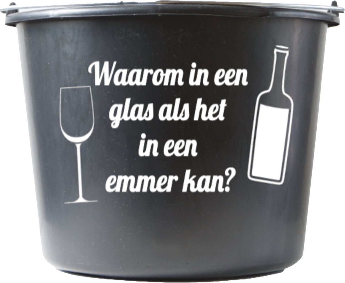Goedkoopste Cadeau emmer – 12 liter – zwart – met tekst Wijn waarom in een glas als het in een emmer kan