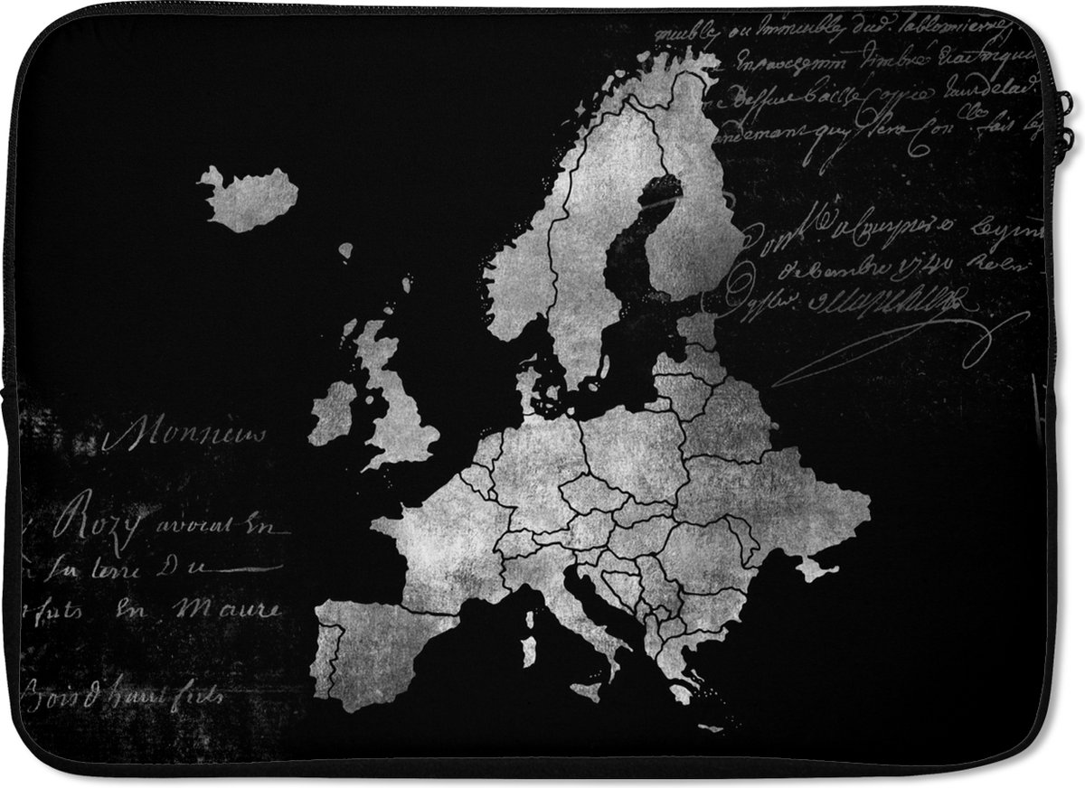 Laptophoes 13 inch - Europakaart met tekst in schuinschrift - zwart wit - Laptop sleeve - Binnenmaat 32x22,5 cm - Zwarte achterkant