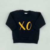 Baby Sweater - XO - kleur zwart, opdruk geel - maat 56