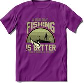 A Bad Day Fishing - Vissen T-Shirt | Groen | Grappig Verjaardag Vis Hobby Cadeau Shirt | Dames - Heren - Unisex | Tshirt Hengelsport Kleding Kado - Paars - XXL