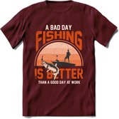 A Bad Day Fishing - Vissen T-Shirt | Oranje | Grappig Verjaardag Vis Hobby Cadeau Shirt | Dames - Heren - Unisex | Tshirt Hengelsport Kleding Kado - Burgundy - S