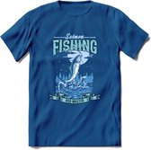 Fishing - Vissen T-Shirt | Grappig Verjaardag Vis Hobby Cadeau Shirt | Dames - Heren - Unisex | Tshirt Hengelsport Kleding Kado - Donker Blauw - L
