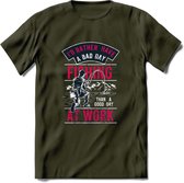 A bad Day Fishing - Vissen T-Shirt | Roze | Grappig Verjaardag Vis Hobby Cadeau Shirt | Dames - Heren - Unisex | Tshirt Hengelsport Kleding Kado - Leger Groen - XL