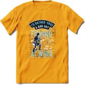 A bad Day Fishing - Vissen T-Shirt | Blauw | Grappig Verjaardag Vis Hobby Cadeau Shirt | Dames - Heren - Unisex | Tshirt Hengelsport Kleding Kado - Geel - M