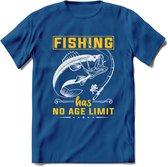 Fishing Has No Age Limit - Vissen T-Shirt | Geel | Grappig Verjaardag Vis Hobby Cadeau Shirt | Dames - Heren - Unisex | Tshirt Hengelsport Kleding Kado - Donker Blauw - S