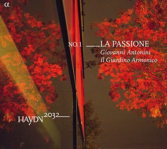 CD hoes met tekst: Haydn 2032, No.1 La Passione, Giovanni Antonini, Il Giardino Armonico. Abstracte achtergrond met reflecties van bomen en licht.